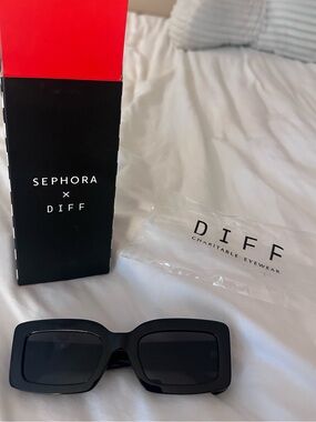 Diff Eyewear Black Square Sunglasses